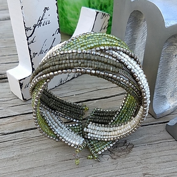 Funky green beaded braid bracelet - Picture 5 of 5
